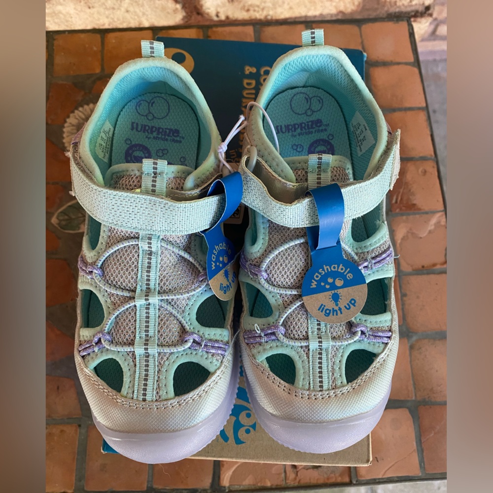 New In Box Surprize By Stride Rite Light-Up Toddler Size 11M